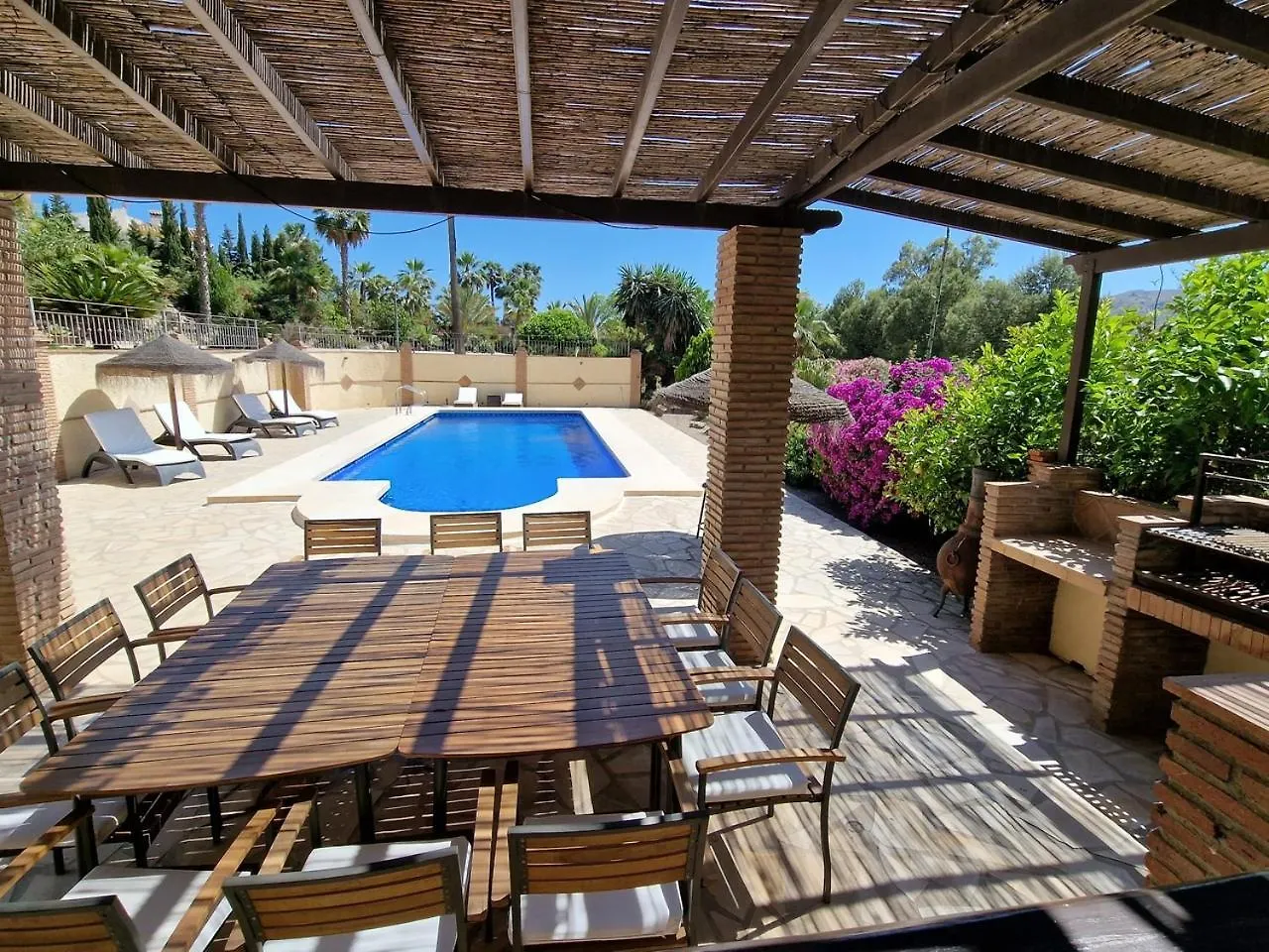 Exclusive Lakeside Villa With Private Pool & Total Privacy Viñuela