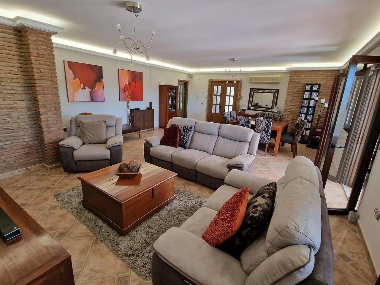 Exclusive Lakeside Villa With Private Pool & Total Privacy Viñuela