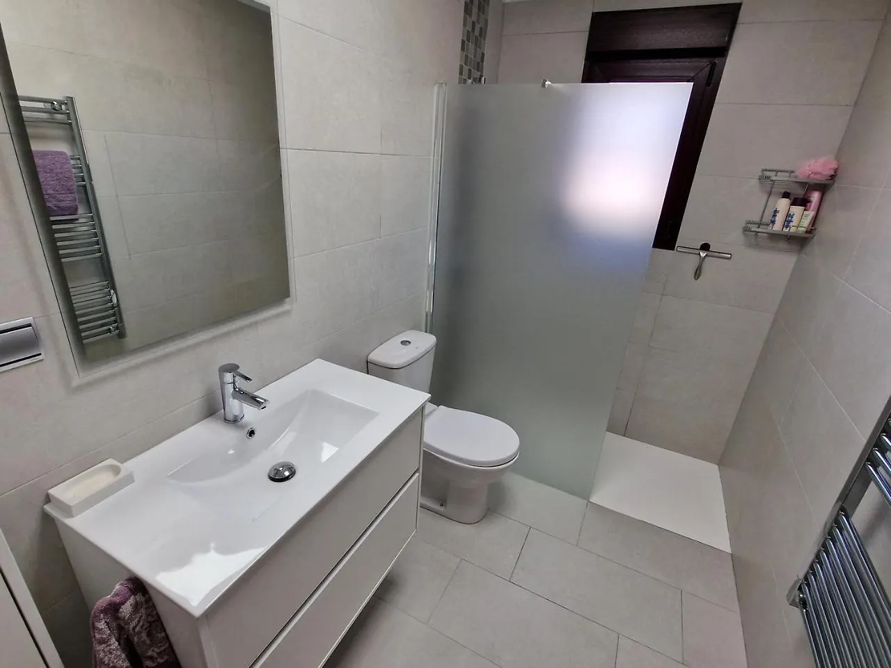 Exclusive Lakeside Villa With Private Pool & Total Privacy Viñuela إسبانيا