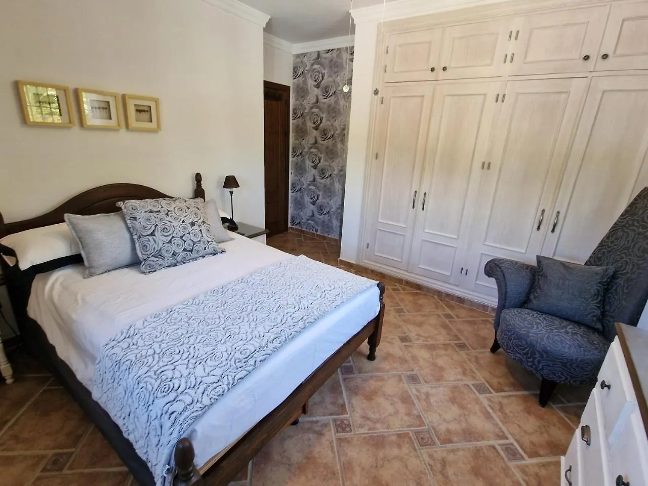Exclusive Lakeside Villa With Private Pool & Total Privacy Viñuela 0*,