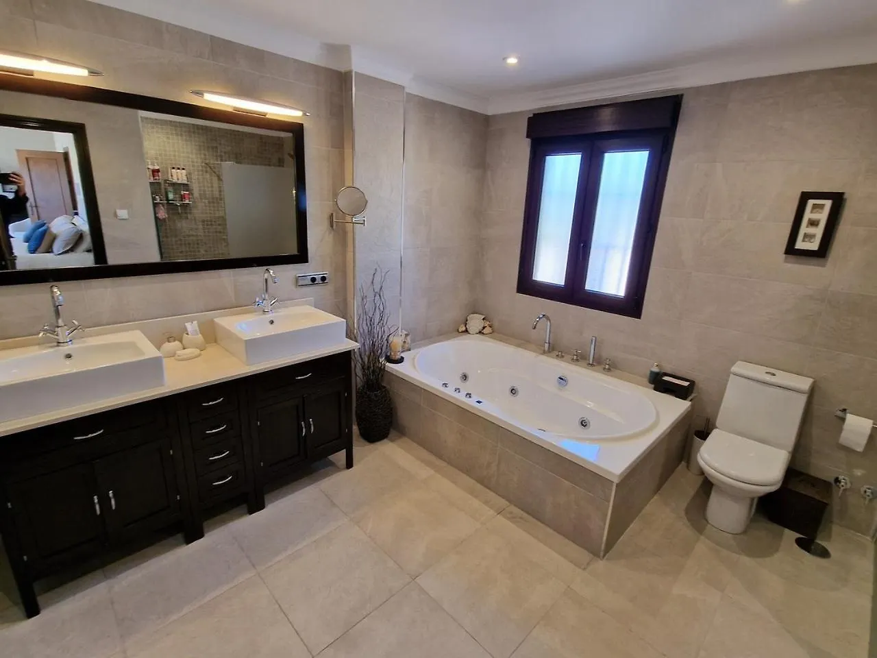 Exclusive Lakeside Villa With Private Pool & Total Privacy Viñuela