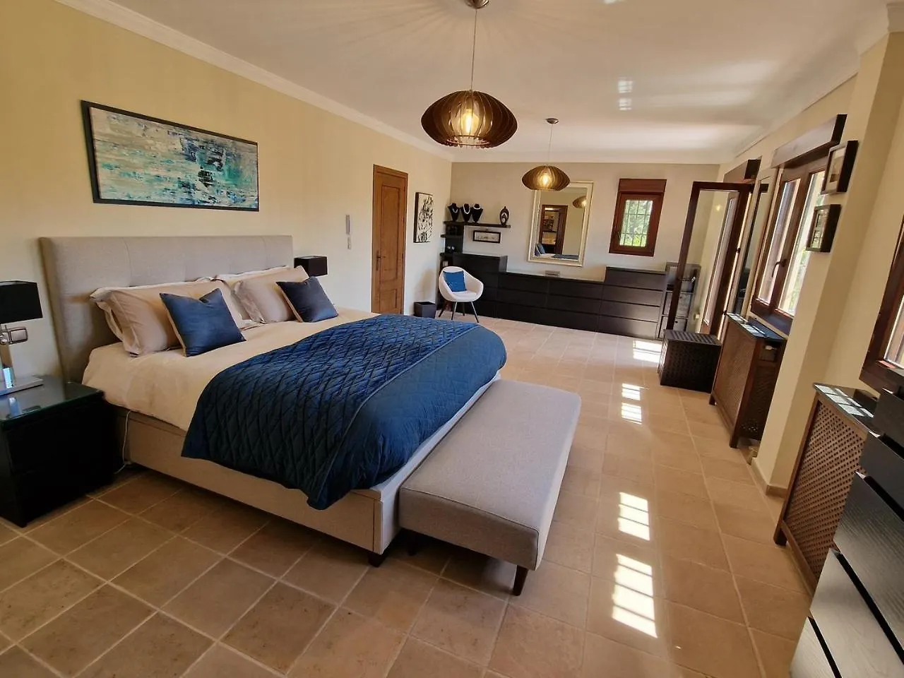 Exclusive Lakeside Villa With Private Pool & Total Privacy Viñuela إسبانيا